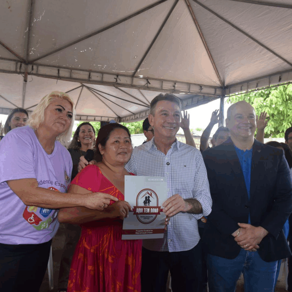 Governo do Estado entrega Escrituras Públicas para o conjunto Ajuricaba